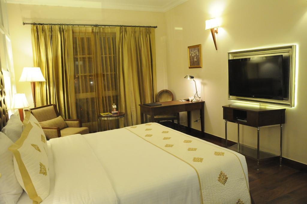 The Pllazio Hotel Gurgaon Exterior photo