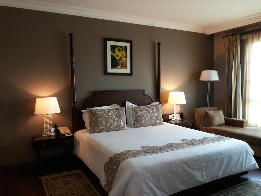 The Pllazio Hotel Gurgaon Exterior photo