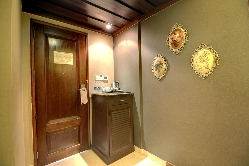 The Pllazio Hotel Gurgaon Exterior photo