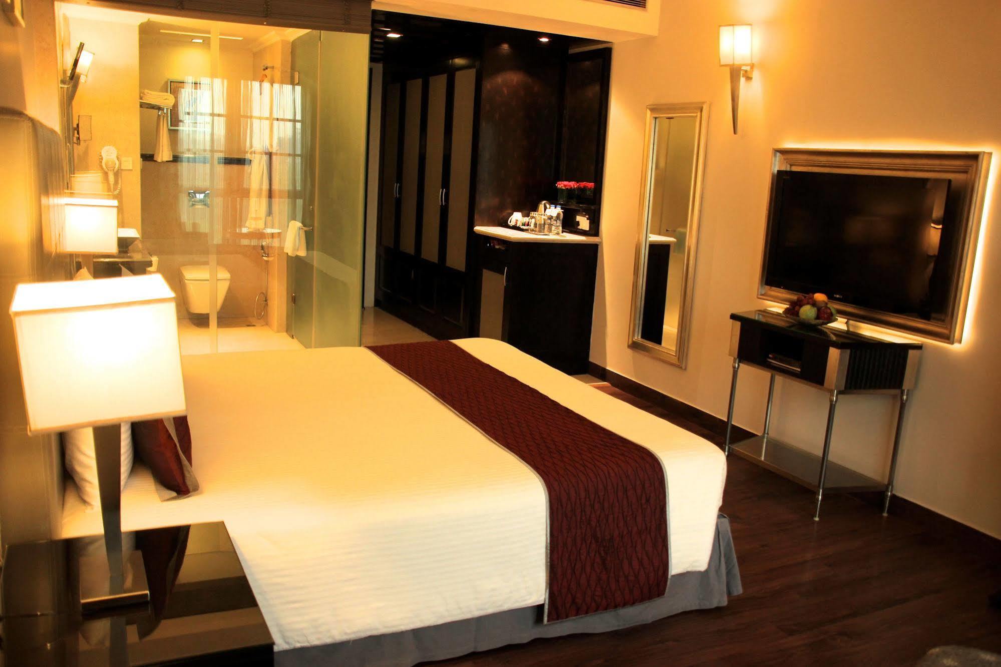 The Pllazio Hotel Gurgaon Exterior photo